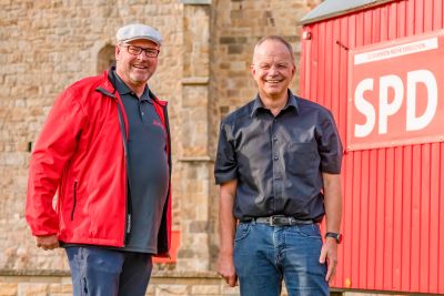 Der Bundestagsabgeordnete Jürgen Coße (l.) und Landtagsabgeordnete Frank Sundermann (beide SPD), beide für den Kreis Steinfurt zuständig, fordern rund 194 Millionen Euro für die Kommunen im Kreis Steinfurt aus dem Sondervermögen des Bundes.