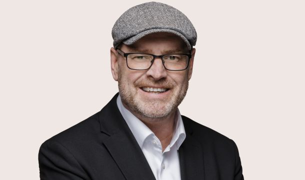Der Bundestagsabgeordnete aus dem Kreis Steinfurt, Jürgen Coße (SPD), ruft Jugendliche zwischen 13 und 19 Jahren zur Teilnahme an dem Wettbewerb „Umbruchszeiten“ vor dem Hintergrund des 35. Jahrestags der Deutschen Einheit auf. Foto: Photothek/Media Lab