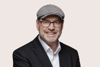 Der Bundestagsabgeordnete aus dem Kreis Steinfurt, Jürgen Coße (SPD), ruft Jugendliche zwischen 13 und 19 Jahren zur Teilnahme an dem Wettbewerb „Umbruchszeiten“ vor dem Hintergrund des 35. Jahrestags der Deutschen Einheit auf. Foto: Photothek/Media Lab